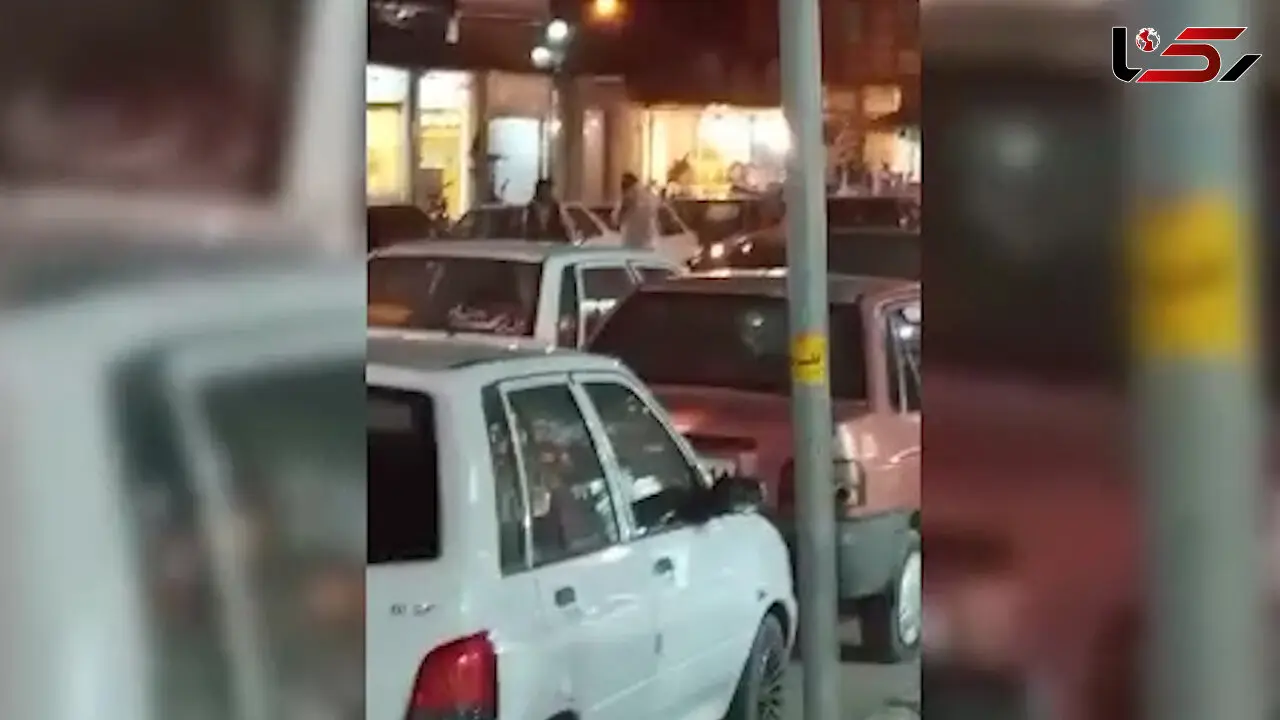 فیلم لحظه تیراندازی های وحشتناک در پاساژ طلافروشان / در سراوان رخ داد