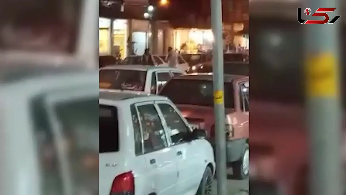 فیلم لحظه تیراندازی های وحشتناک در پاساژ طلافروشان / در سراوان رخ داد