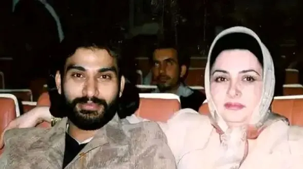 فیلم آواز احساسی /  ناصر عبداللهی چشم تو چشم  زنش میخونه پیش کلی آدم میگه تقدیم به همسر گلم ... / روحش شاد