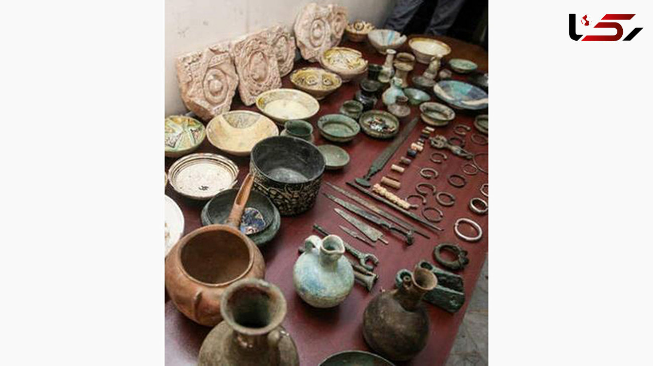 کشف۲۰۰ قطعه اشیاء عتیقه در آذرشهر