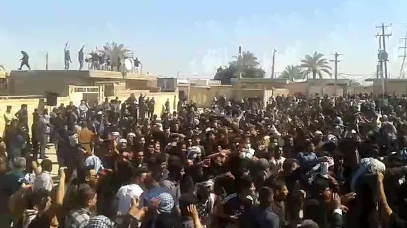 فیلم / تشییع جنازه کرونایی با حضور هراز شرکت کننده بدون ماسک در خرمشهر