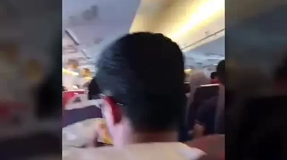 فیلم وحشت مردم در هواپیمای تهران بندرعباس /  چرا هواپیما مجبور به تغییر مسیر شد؟