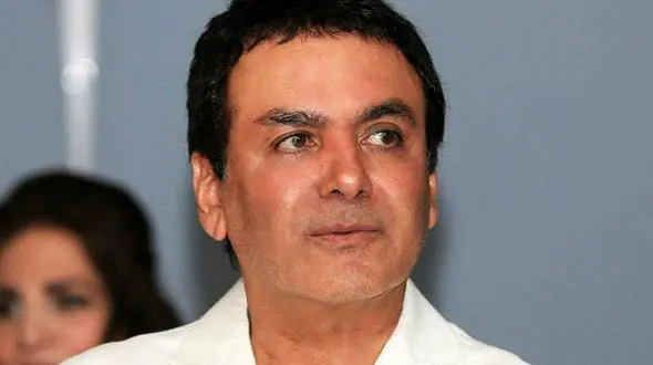 واکنش فیروز نادری، به رویت ماه با یک تراز توسط روحانی ایرانی+ عکس