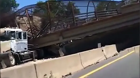 فیلم فروریختن پل عابر / اینجا  آمریکا است؟!