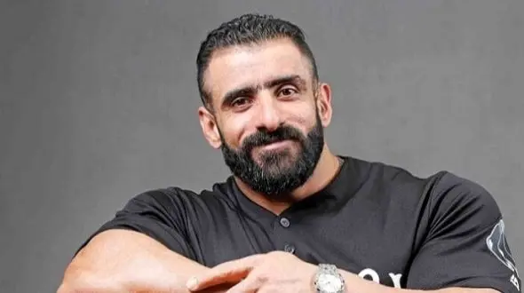 فیلم امروز / نواختن ویالون «هادی چوپان» قهرمان پرورش اندام !