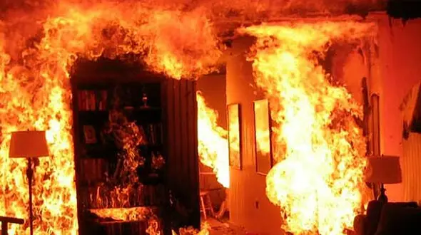 آتش سوزی مهیب در شهرک دانشگاه