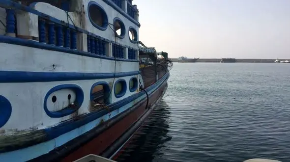 توقیف شناور حامل ۸۰ هزار لیتر سوخت قاچاق در دریای عمان