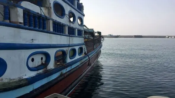 توقیف شناور حامل ۸۰ هزار لیتر سوخت قاچاق در دریای عمان
