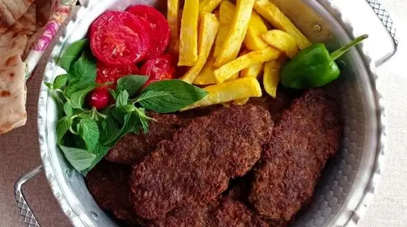 فیلم/ طرز تهیه ناز لقمه؛ یک نهار معرکه برای عاشقان شامی کباب 