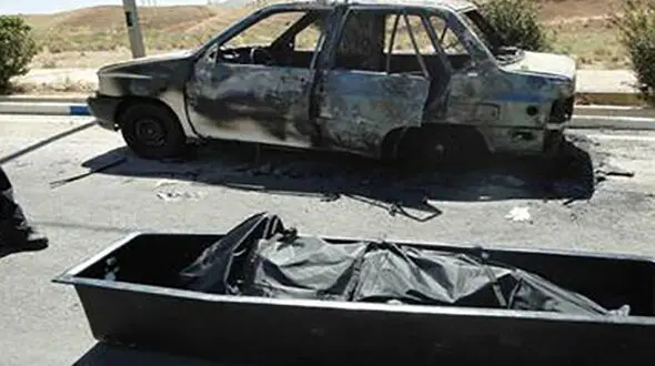 مرد بی رحم سوختن کامل زنش داخل خودرو را تماشاگر بود / این مرد به عمد در جاده خرم آباد ماشین را آتش زد