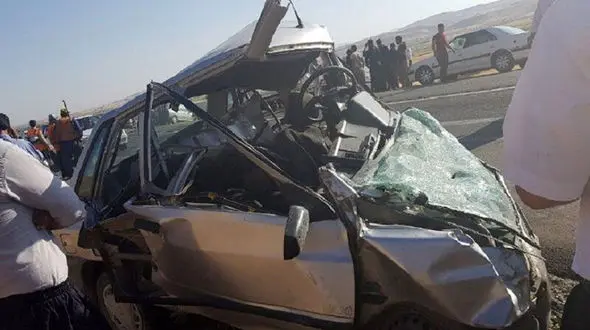 عکسی عجیب از پرایدی که مچاله شد / فاجعه مرگبار در جاده سقز