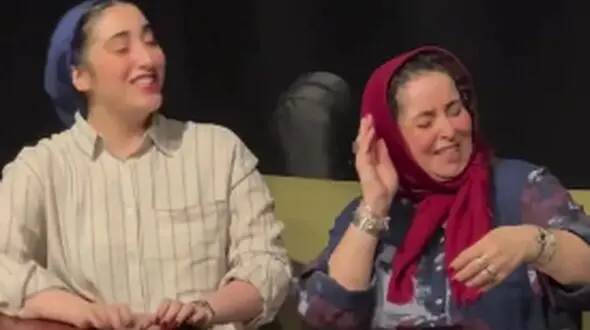 فیلم آواز باشکوه احساسیِ ژاله صامتی و دخترش جلوی چشم تماشاچیان / مادر و دختر خوش صدا همه را مبهوت کردند ...