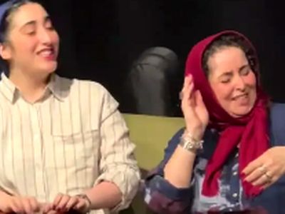 فیلم آواز باشکوه احساسیِ ژاله صامتی و دخترش جلوی چشم تماشاچیان / مادر و دختر خوش صدا همه را مبهوت کردند ...