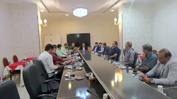 برگزاری نشست هماهنگیِ پیش ازبازی دوتیم صنعت نفت آبادان و پرسپولیس + عکس