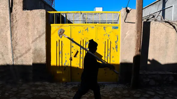 روستاها می‌خشکند، پایتخت زیر بار جمعیت خم می شود / مهاجرت جوانان از روستاها و تنها ماندن پیرمردها و پیرزن ها + فیلم