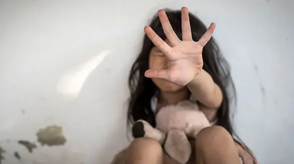 کشف جسد دختر 6 ساله در مزرعه / چشمان آتنا از حدقه در آمده بود /هند