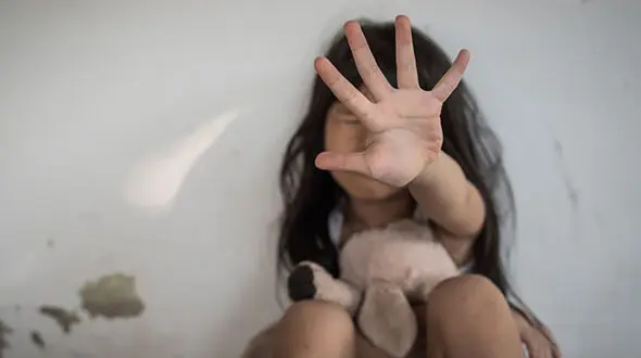 کشف جسد دختر 6 ساله در مزرعه / چشمان آتنا از حدقه در آمده بود /هند