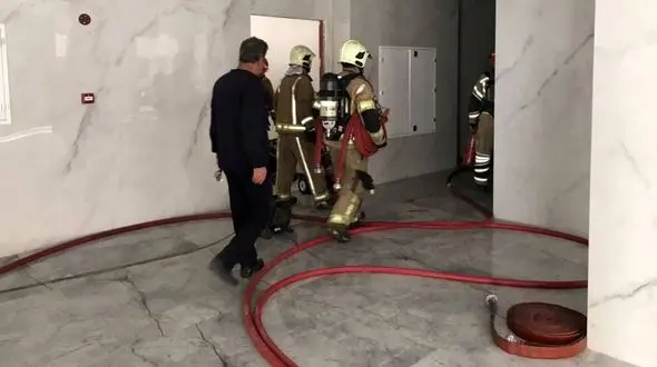 آتش‌سوزی برج ۱۰ طبقه در تهران/۳۰ نفر نجات یافتند