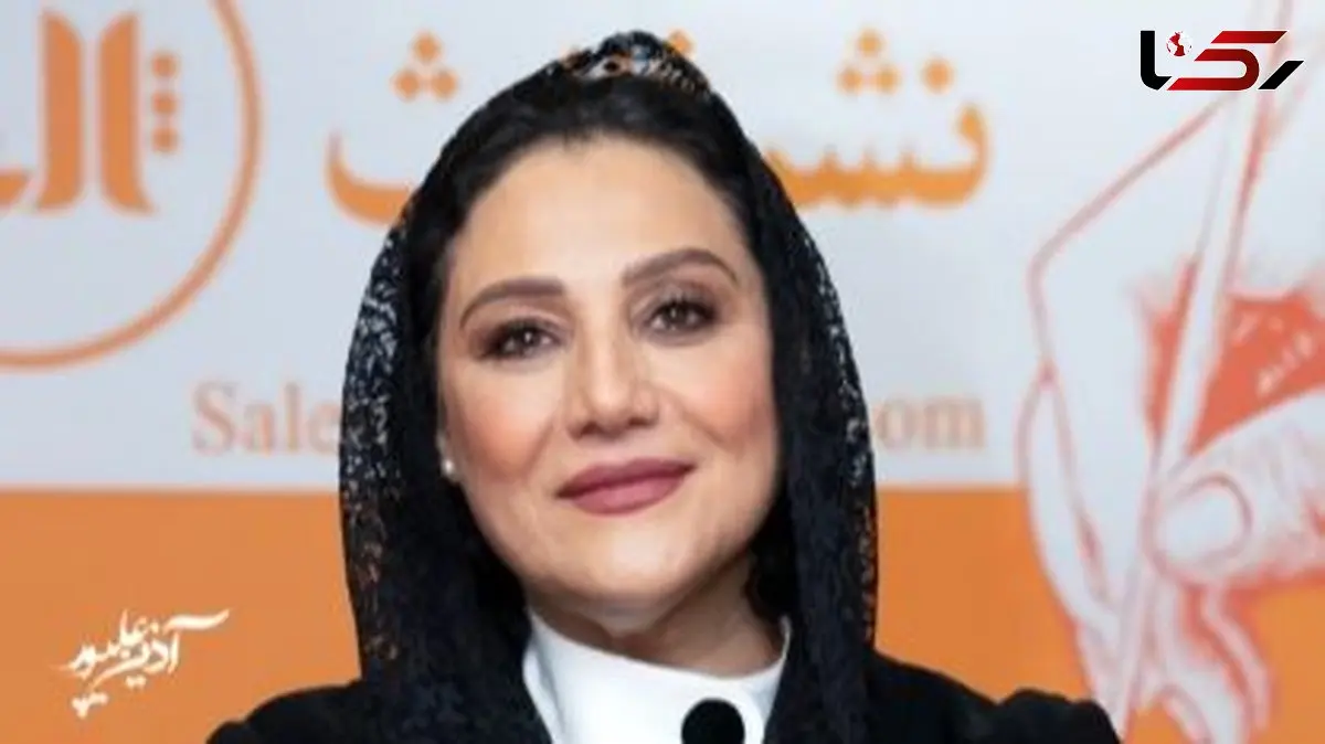 فیلم/ بررسی استایل کلاسیک شبنم مقدمی در جشن امضای کتابش؛ از کُتی بسیار شیک و انتخاب رنگ مشکی و سفید در استایلش تا روسری گیپور و میکاپی با طیف رنگ گرم 