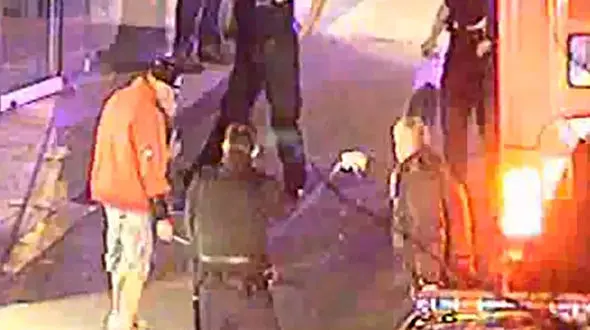 فیلم لحظه دستگیری آسان یک چاقوکش با اسلحه جدید برقی+ عکس