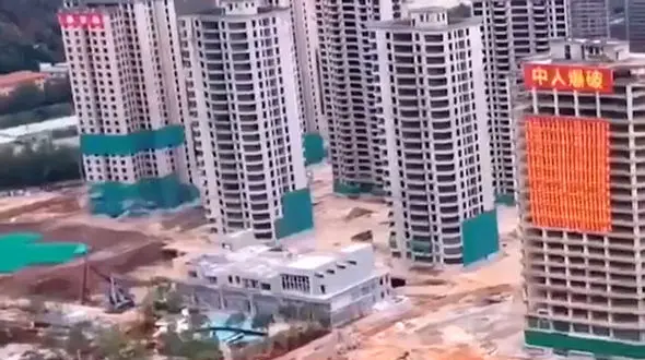 لحظه فروریختن برج ها در چین + فیلم