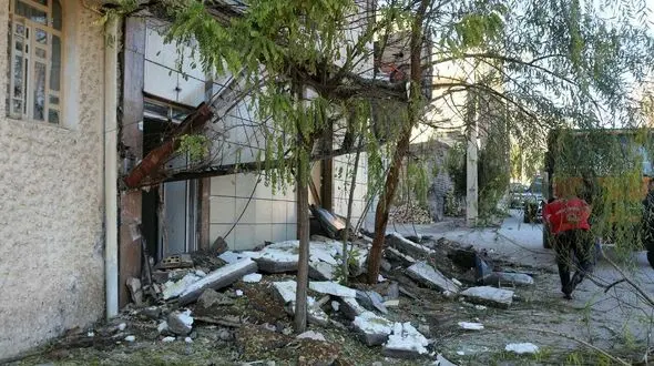 بالکن یک منزل در خرم آباد فروریخت + عکس