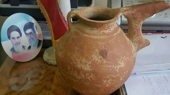 کشف کوزه سفالی تاریخی 3 هزار ساله در مینودشت