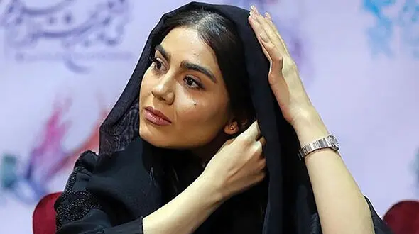 علت خنده آزاده زارعی در این عکس چیست؟! + بیوگرافی