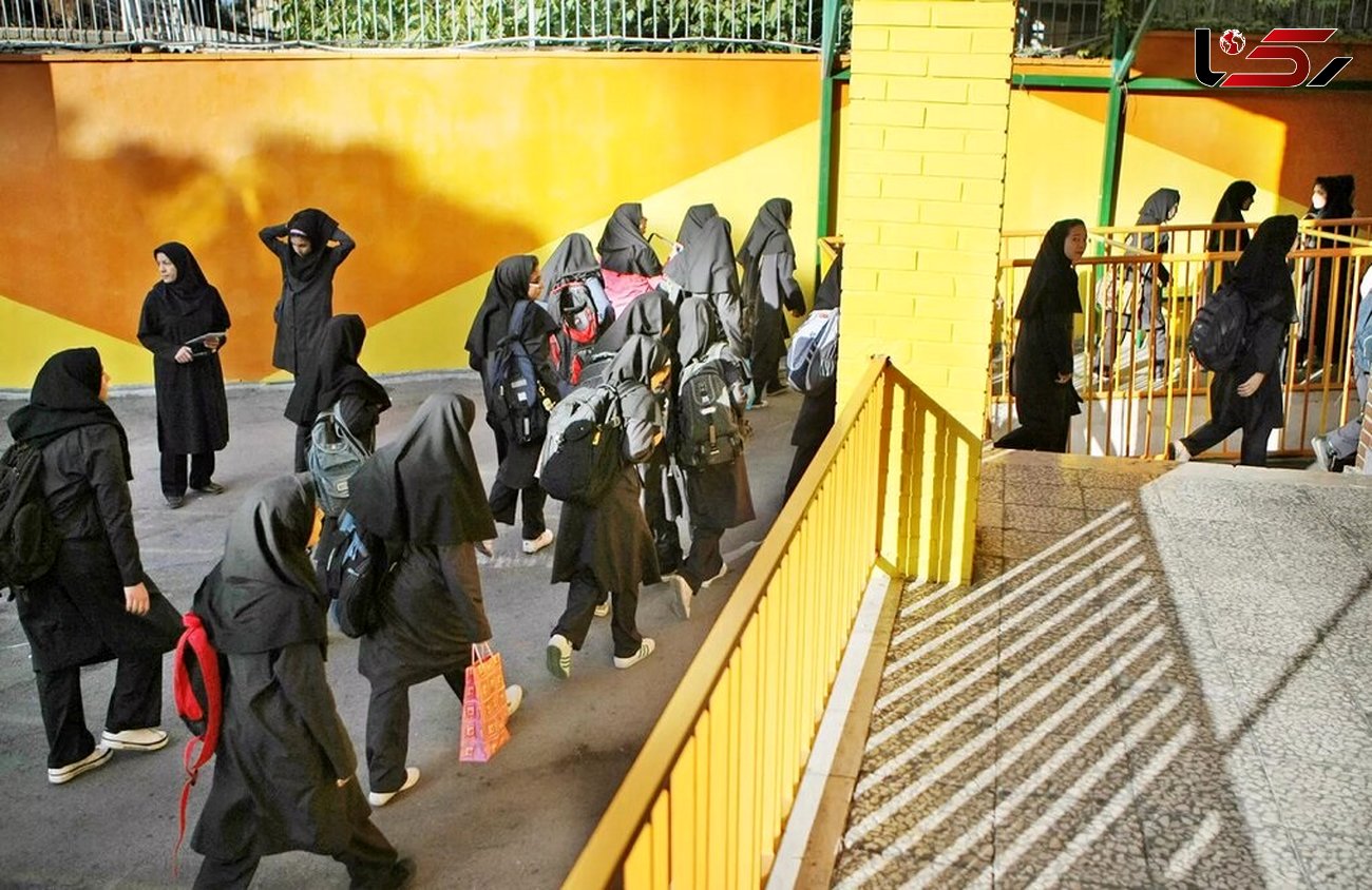 آمار مسمومیت دانش آموزان دختر ایران به مرز هزار نفر رسید/ در یک روز 15 مدرسه درگیر با مسمومیت/مدارس دخترانه مجازی نمی شود+ فیلم