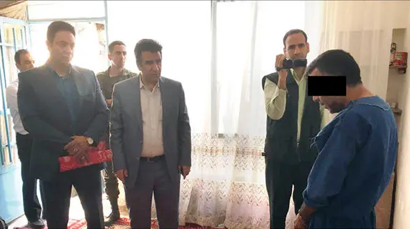 عکس / این مرد در صحنه قتل فجیع زنش اشک ریخت