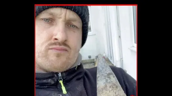 سلفی مرگبار چند کارگر با بمب خطرناک جنگ جهانی + عکس ها