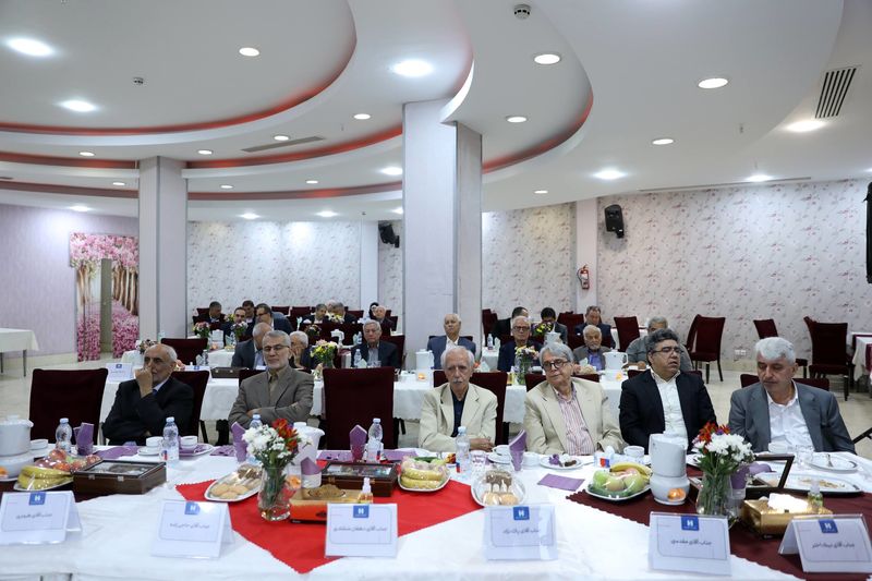 نشست مدیران ادوار بانک صادرات ایران برگزار شد