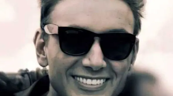 دانلود آهنگ شادمهر عقیلی به نام تو نور چشمی / می بره دل منو موی مشکیت / انگاری با تو تو بهشتیم