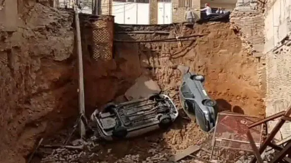 سقوط هولناک چند خودرو در عباسی تبریز