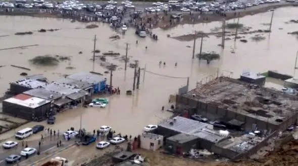 تخلیه آب باران از ۸۰ درصد خانه‌های کُنارک / ۱۸ روستای دشتیاری در محاصره آب