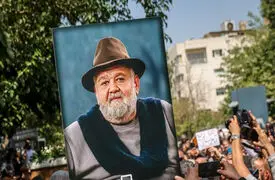 فیلم /گزارش اختصاصی از مراسم امروز زنده‌یاد اکبر عبدی؛ ازدحام جمعیت، حضور سیاه‌لشکرها و اندوهی که بر سالن سنگینی می‌کرد