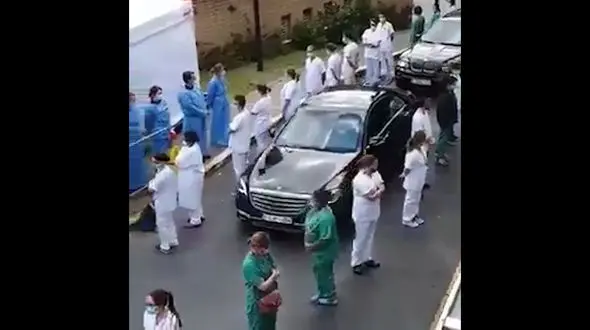  کادر پزشکی بلژیک به نخست وزیر  پشت کردند / در اعتراض به عملکرد دولت در مقابله با کرونا   + فیلم 