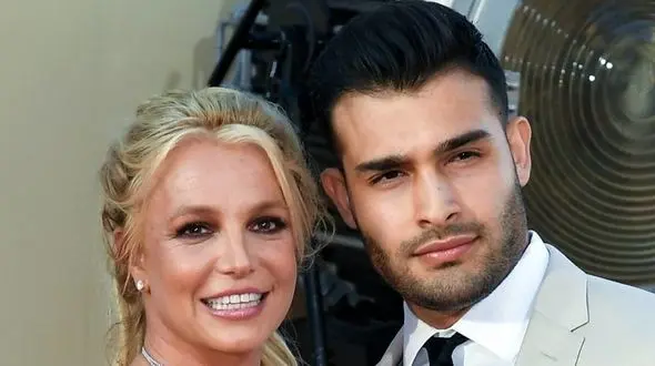 عکس مادر و خواهران عروسکی سام اصغری  ! / خواهرشوهرا بعد طلاق رخ نمایی کردند !