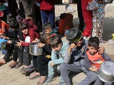 مرگ غم انگیز پیرمرد گرسنه فلسطینی در صف غذا + فیلم