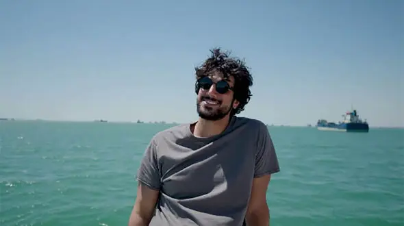 فیلم / شوخی عجیب خبرنگار امریکای در تنگه هرمز / نفتکش ها به صف / من تنها امریکایی هستم در تنگه هرمز