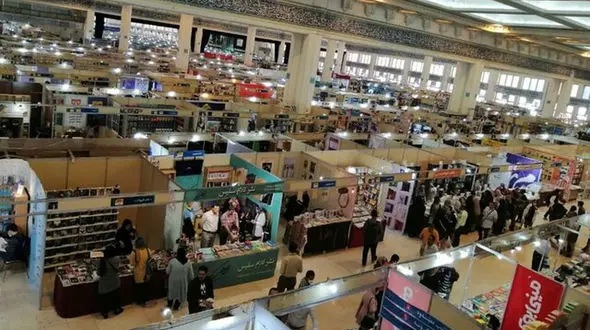  کتک خوردن خبرنگار معروف صدا و سیما در نمایشگاه کتاب + فیلم 