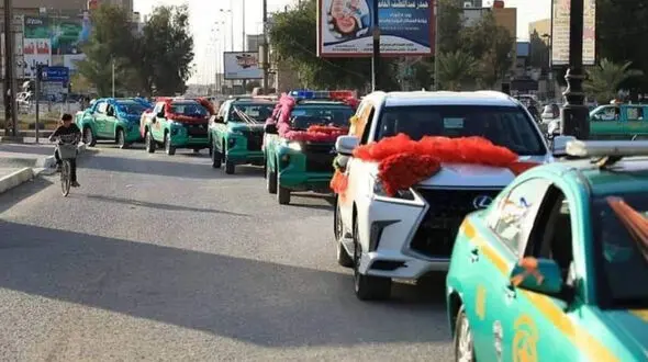 مراسم ازدواج جالب یک زوج عراقی با کارناوال پلیس در قرنطینه کرونایی  + عکس