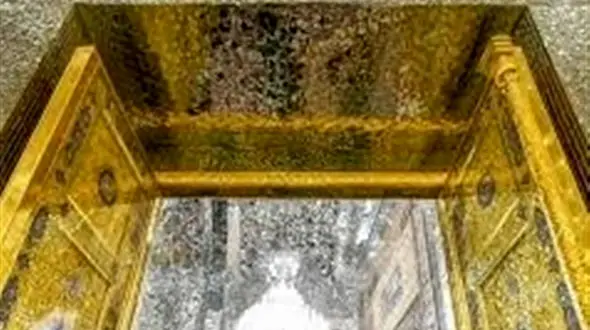 درب حرم امام رضا (ع) طلاکاری شد / رونمایی در دهه کرامت