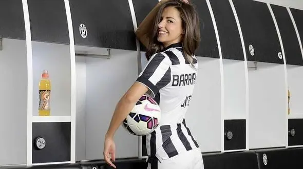 مجری زن عکس های خود را به خاطر رونالدو منتشر می کند! +عکس