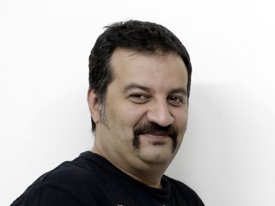 سخت‌ترین شب مهراب قاسم‌خانی برای زایمان گربه‌اش / اون شب خودمم زائیدم / بچه گربه چه بامزه هست !