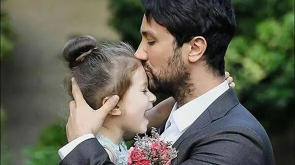 عکس های خانوادگی شاهرخ استخری + فیلم