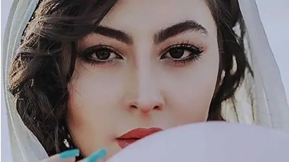 فیلم / مریم مومن: پدر و مادرم جدا شدند اما کاش هیچوقت فرزندی رو به دنیا نمی‌آوردند /  بابام گفت میام دنبالتون و این برای تنبیه مامانته !