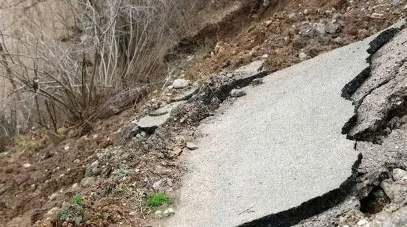  رانش زمین در قطعه ۴ آزادراه تهران ـ شمال + عکس