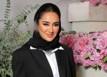 فیلم /  نگاهی به چیدمان و دیزاین مجلل سفره شب یلدای لوکس و پر طمطراق بهاره افشاری مزین شده به فال حافظ