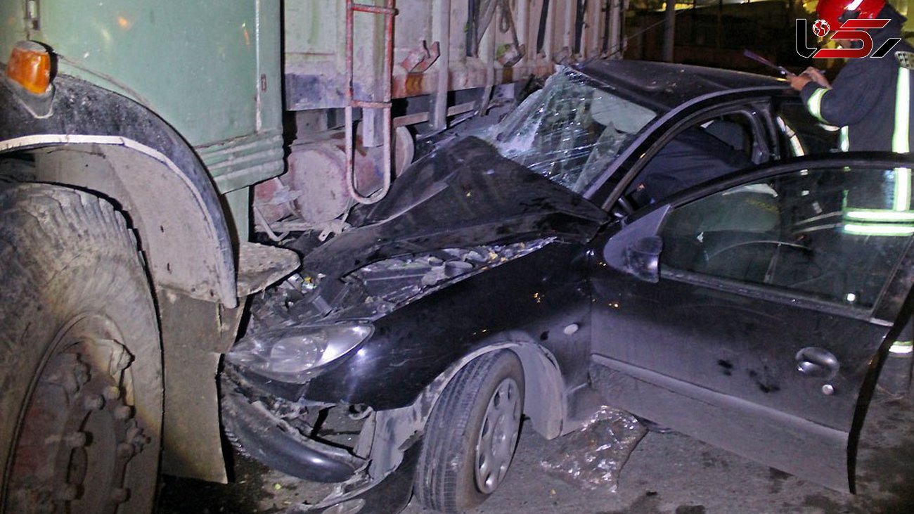 عکس وحشتناک از له شدن یک پژو 206 زیر چرخ های کامیون / در مشهد رخ داد